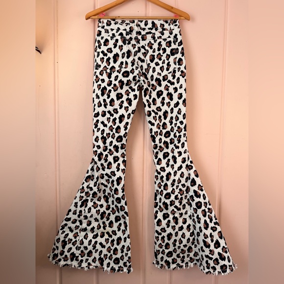 Lil Bees Bohemian White Leopard Print Flare bell bottom Jeans Sz medium - Picture 2 of 6